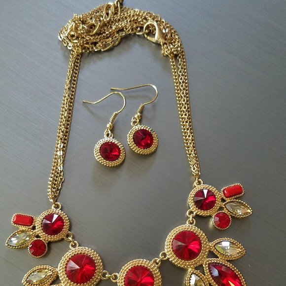Runway Large Red Rhinestone Gold Collar Necklace & Pierced Earrings Set - Picture 5 of 5